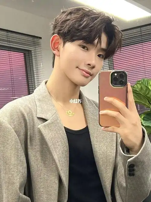 夏季男生一定要尝试的慵懒微分短发推荐男生微分纹理发型推荐男士短发