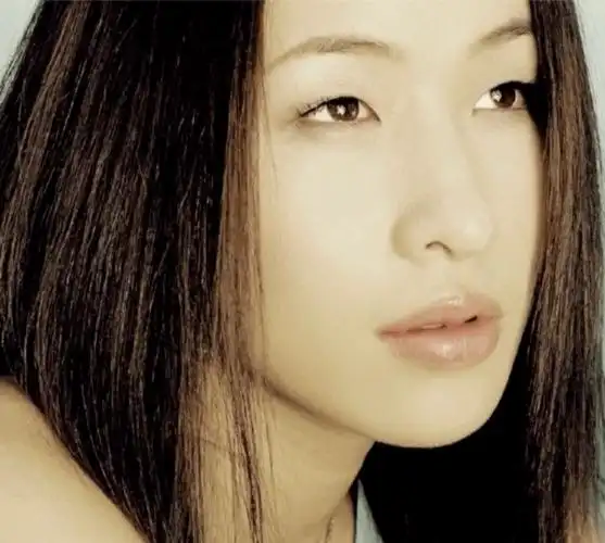 开始自己的动脸之路后,萧亚轩就慢慢变了模样.