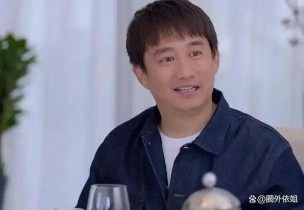 虽然这次再也不是中产阶级而是平民形象,但被网友吐槽演得更像黄磊