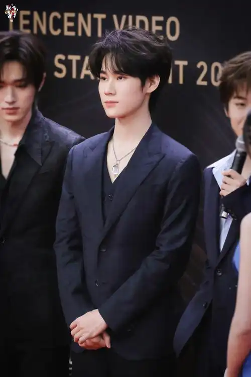 张真源 live之神##腾讯视频星光大赏##星光大赏红毯##今日星拍放送
