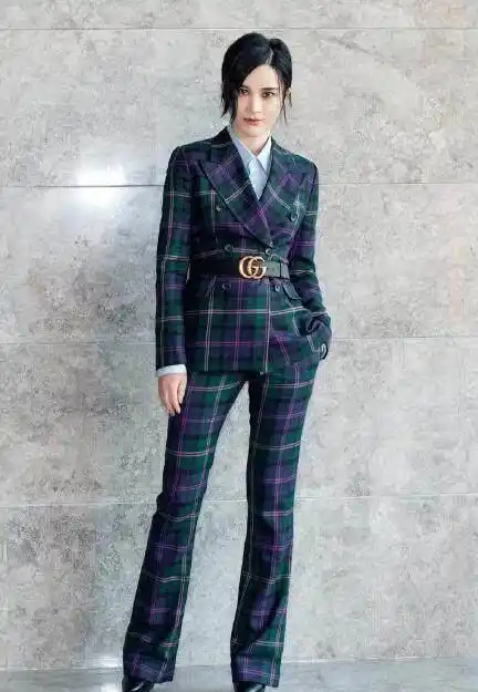 尚雯婕模仿娜扎穿格子西装,唐嫣不尴尬了,三人穿同款谁赢了_显得_身高