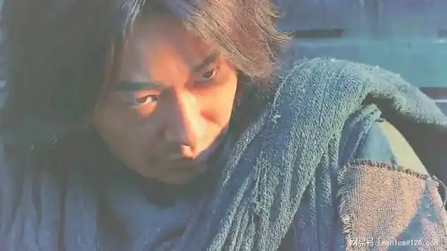 老九门九门中孤独的刀客黑背老六给了佛爷一个不屑的眼神