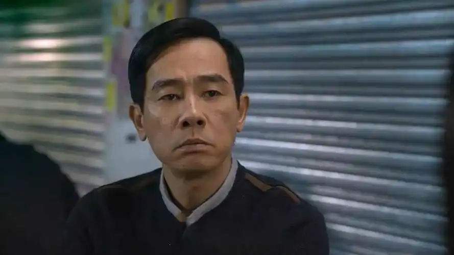 陈小春童年做各种家务,还被父亲用铁链锁住,最后悔把弟弟送走!