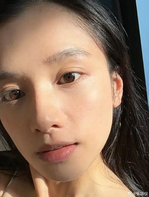 张婧仪分享素颜怼脸自拍##张婧仪镜头下的日常生活
