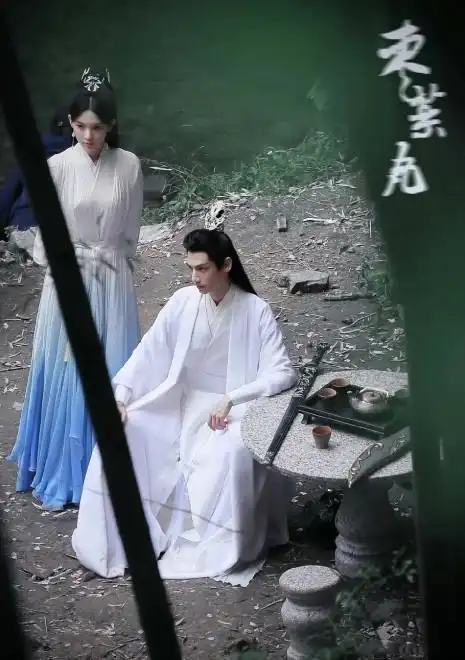 皓衣行曝路透罗云熙白衣出尘陈瑶渐变裙仙美