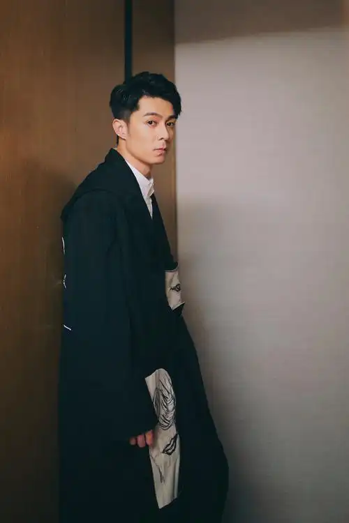 我送了三个头兄弟们(周柏豪:只有自己不好受,才能进步丨人物)