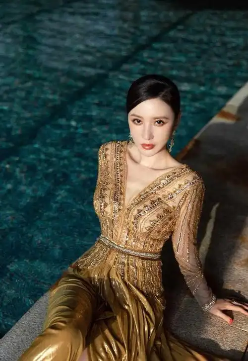 张萌中国内地女模特演员制片人主持人钢琴教师歌手