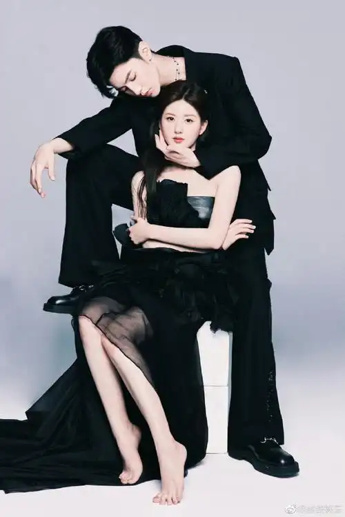 赵露思陈哲远好像在拍婚纱照