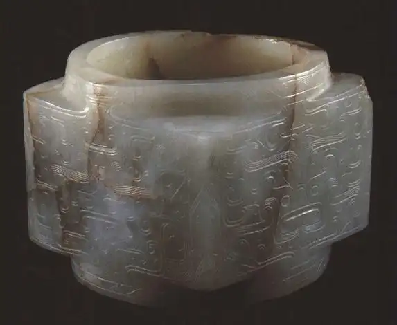 兽面纹玉琮战国(曾国)高5.4,径6.