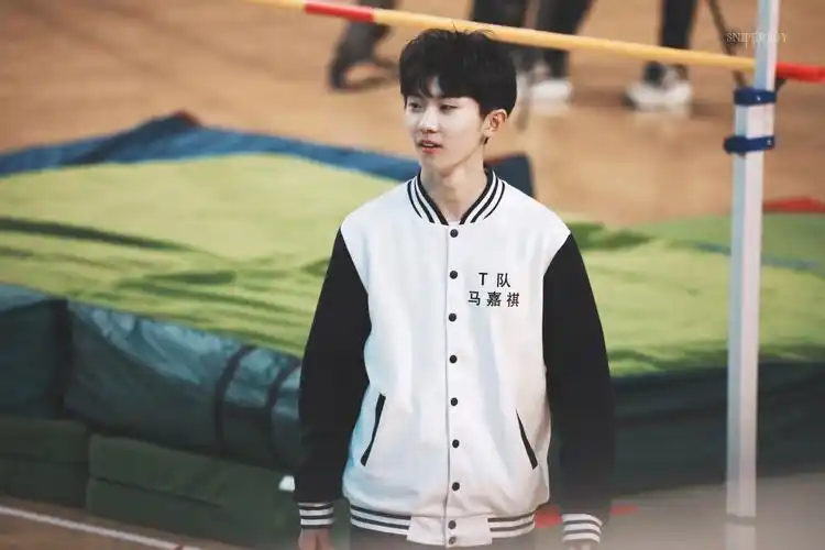 有没有关于马嘉祺的好看高清照片,能当电脑壁纸的那种? - 知乎