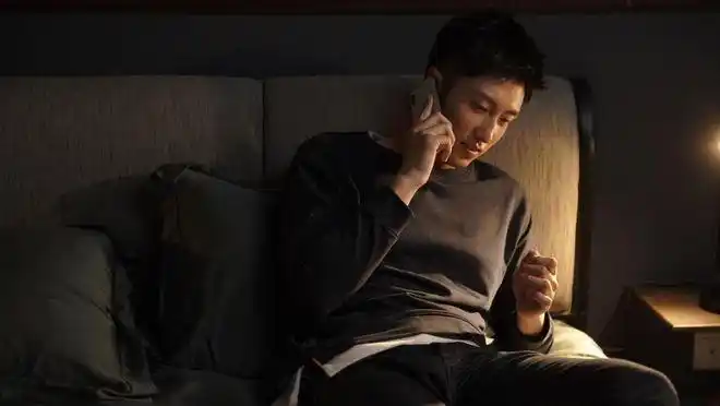 黄景瑜新剧开播即火,脱下军装化身"霸道总裁",女主又美又飒!