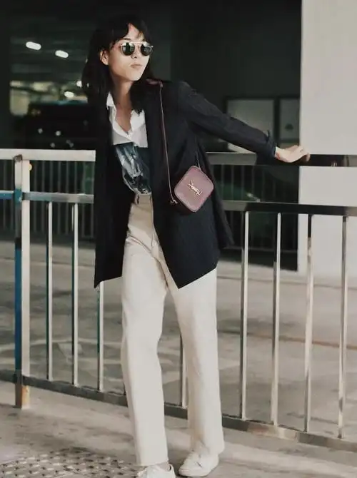 最近大火的"小西装 阔腿裤",减龄又显瘦,初秋穿美得刚好