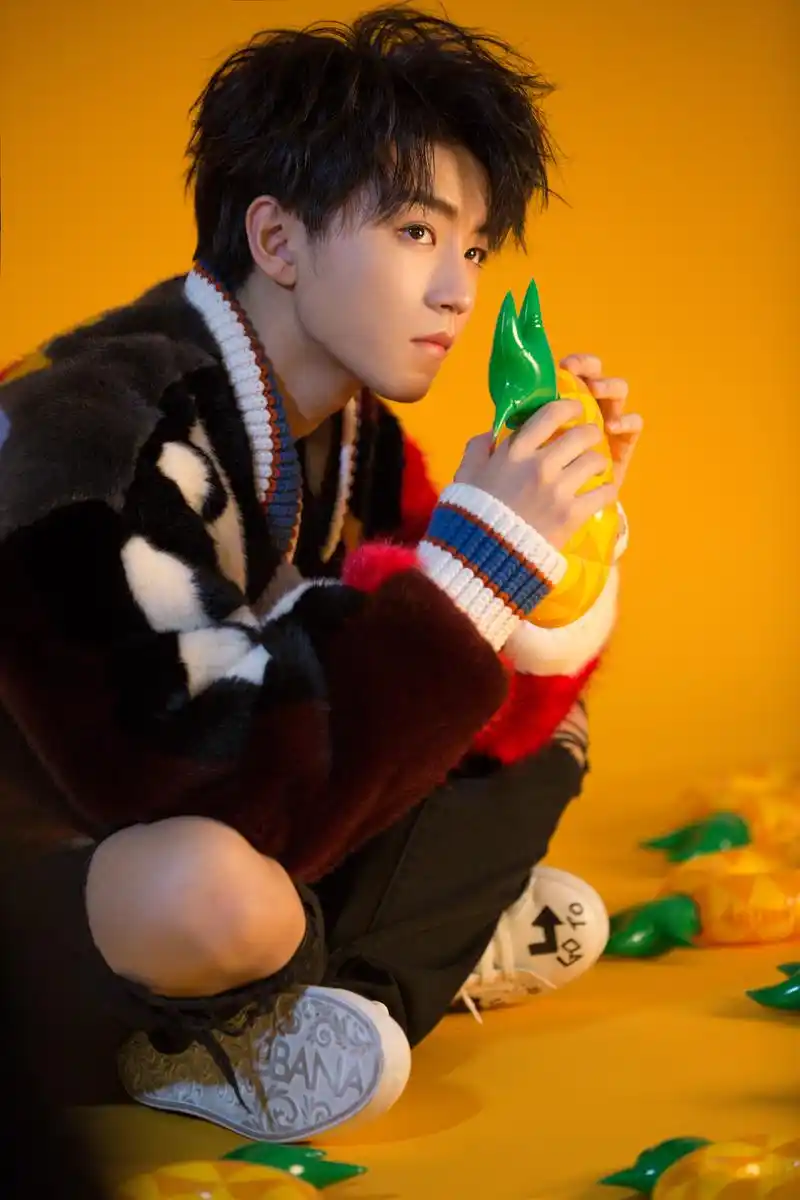 王俊凯×2018.11《红秀grazia》第381期封面大片拍摄花絮照