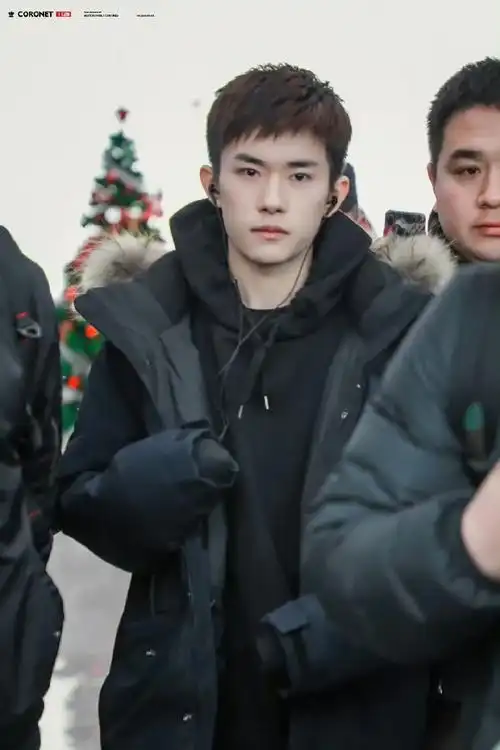 当时看到这个新发色新发型我疯狂尖叫@tfboys-易烊千玺#易烊千玺的狗