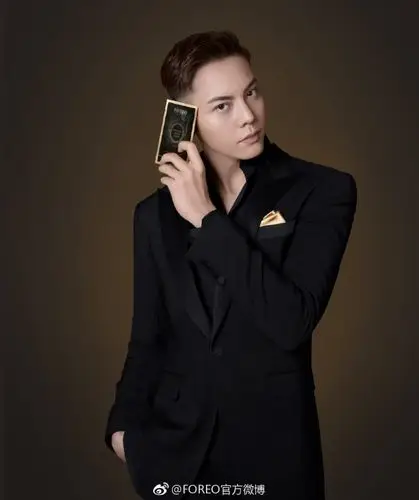 【陈伟霆 william chan】foreo ufo面膜仪系列代言人1080 x 1288 px