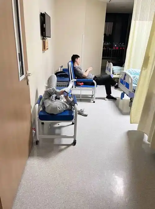 医院共用陪护床加盟,实现你精彩的生活._患者_家属_人们