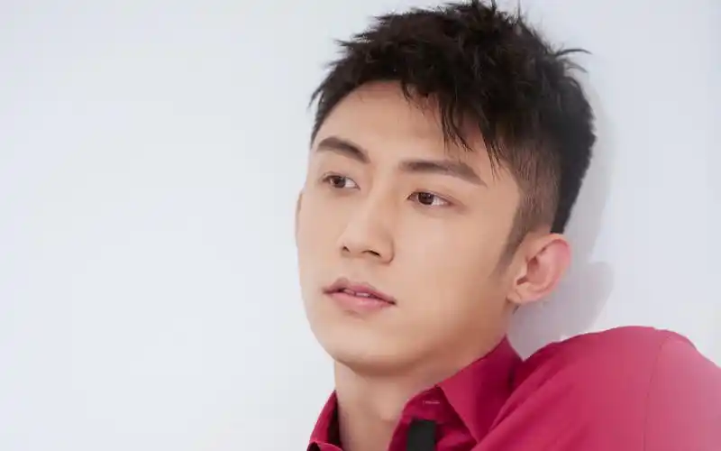 黄景瑜帅气写真图片桌面壁纸