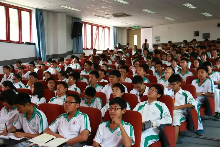 "健康饮食,理性选择"——清华附中上地学校食品安全知识宣传讲座