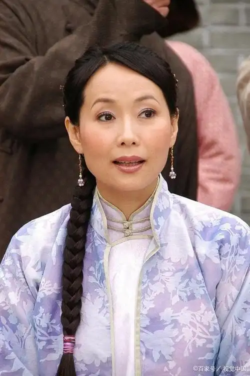 叶童60岁状态曝光:优雅老去,活出自我