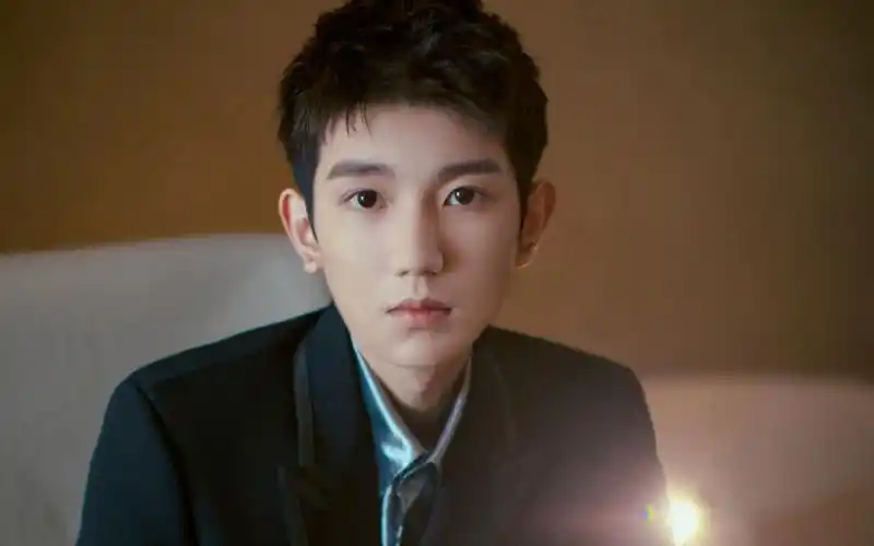 王源俊朗帅气写真桌面壁纸