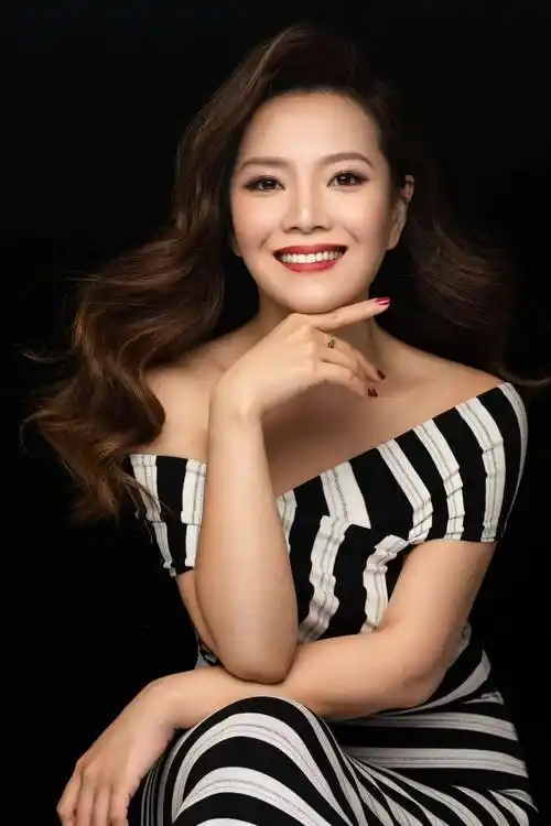 5月22日音乐会 女高音歌唱家介绍