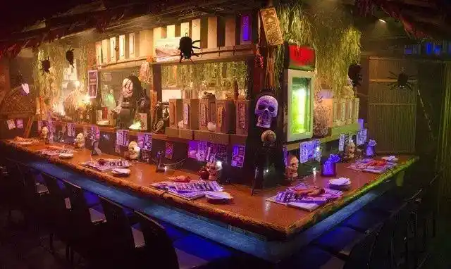 胆小者慎点|经营50年的"恐怖主题餐厅",如此吓人却还要排队取号