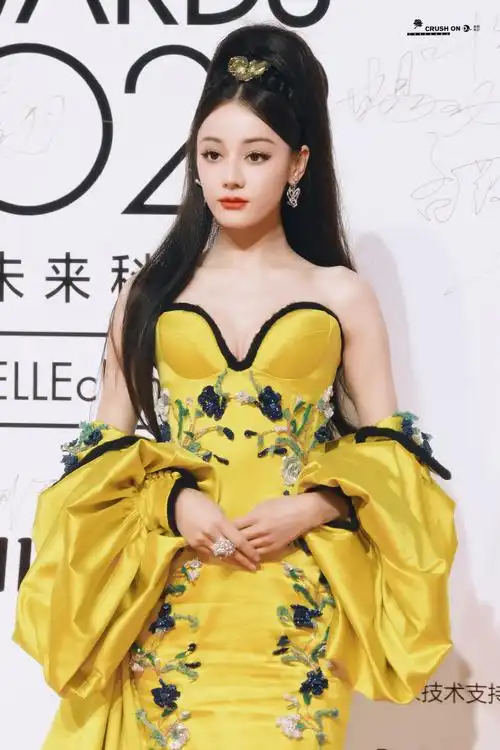 迪丽热巴双马尾麻花辫##迪丽热巴花团锦簇复古造型##elle红毯