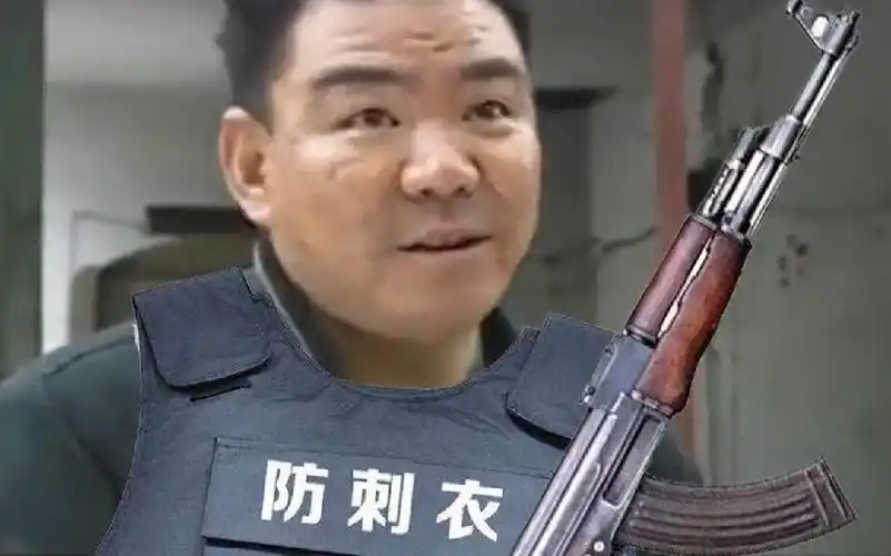 有和水果摊老板角色互换的.甚至还有跨宇宙被杰哥雷普的刘华强.