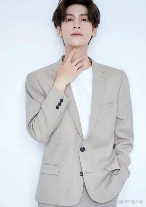 娱乐圈男明星西装杀!成毅优雅檀健次矜贵,任嘉伦霸总,肖战神秘