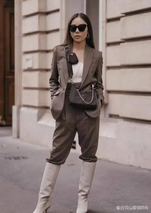 冬天到了,很多女生都喜欢穿靴子来保暖和搭配服装.