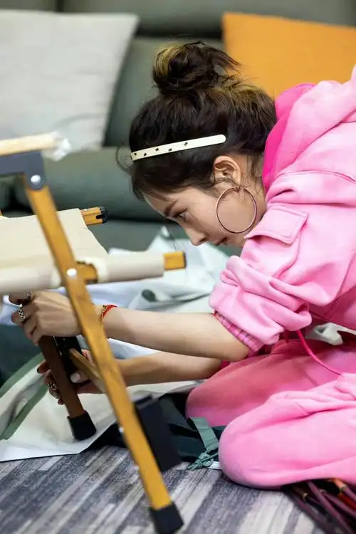 杨幂花儿与少年花絮照是露营指挥家杨幂啦