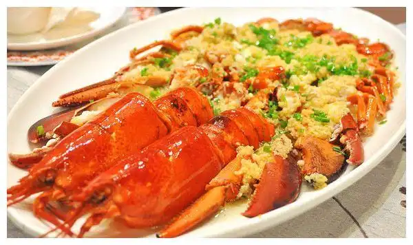 蒜蓉蒸大龙虾含幼儿所必须的组氨酸不用吃光看看就解馋