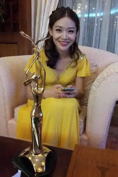 王维维大学卒业才接拍了本人的第一部电视剧.