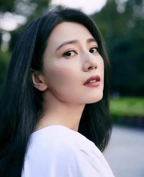 美丽优雅的高圆圆,优雅迷人,温婉秀丽的写真照!