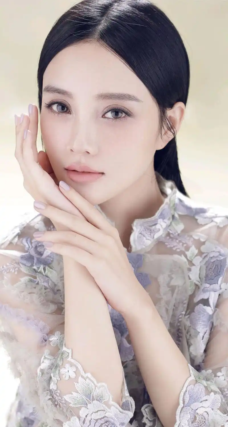 李小璐高清写真图集,皮肤白皙,美丽动人