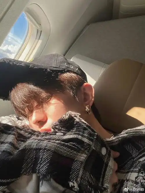 蔡徐坤自拍##蔡徐坤ins