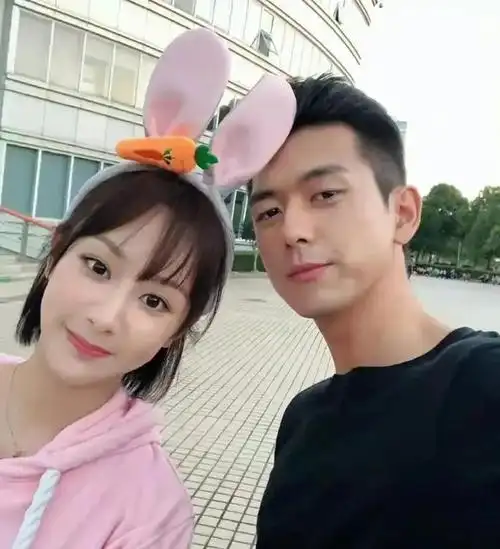 庆生时 众星送上祝福,李现已连续6年为杨紫庆生