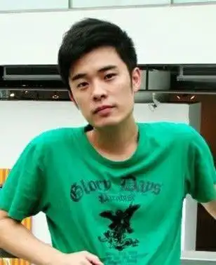 看了他18岁的照片时,网友真的是惊呆了,这是陈赫吗,年轻的时候,这么瘦