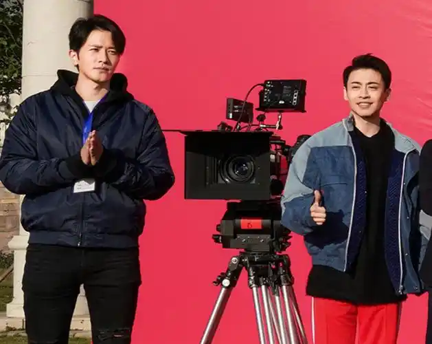 但彭冠英将身高报矮了,其实才有机会拿到剧本和资源,不得不说,长太高