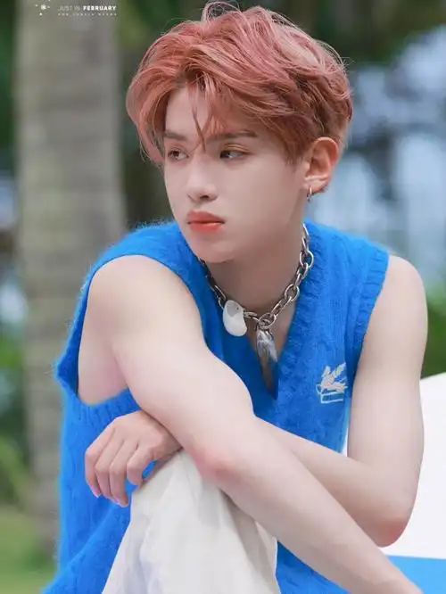 快来看看帅气的黄明昊