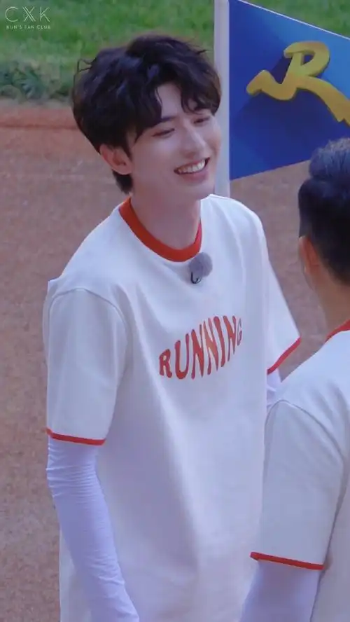 蔡徐坤的膝盖好像第二个脑袋##奔跑吧蔡徐坤