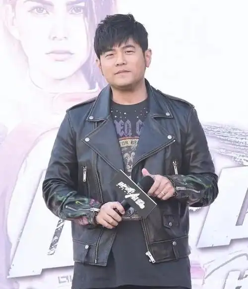 周杰伦发福严重,疑是生病吃激素导致!