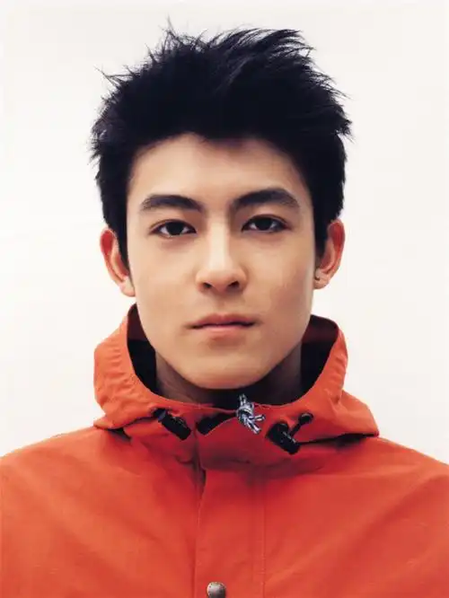 摄影师晒张柏芝陈冠希情侣写真旧照女美男帅cp感十足