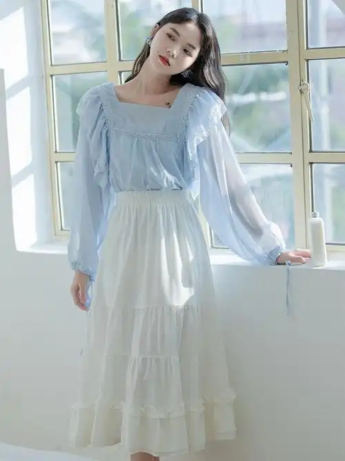 白色半身裙应该搭配什么上衣