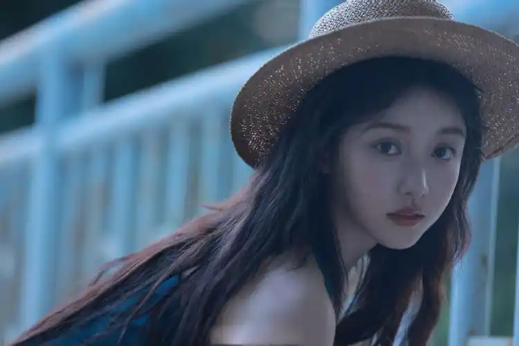 姜贞羽释出的这组森系写真把她身上的那种氧气感气质展现了出来__财经