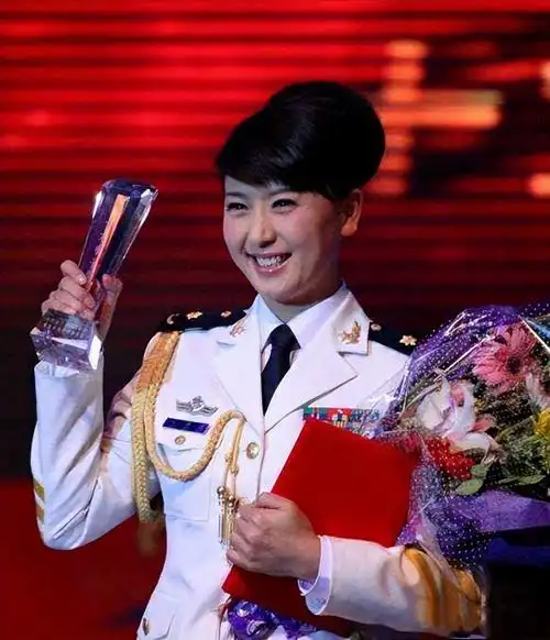 回顾闫学晶:嫁大10岁二婚富商,46岁高龄产女,继女的选择让人泪目