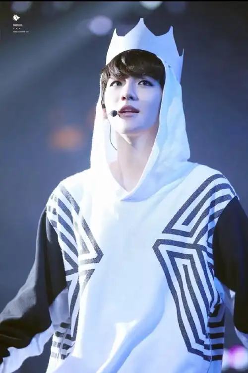 伯贤正脸训练照#边伯贤寸头正脸训练照,wuli伯贤连寸头都这么可爱呜