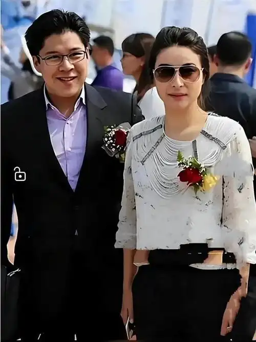 郭晶晶和霍启刚举办了一场盛大婚礼,每一个现场细节都展现了奢华和