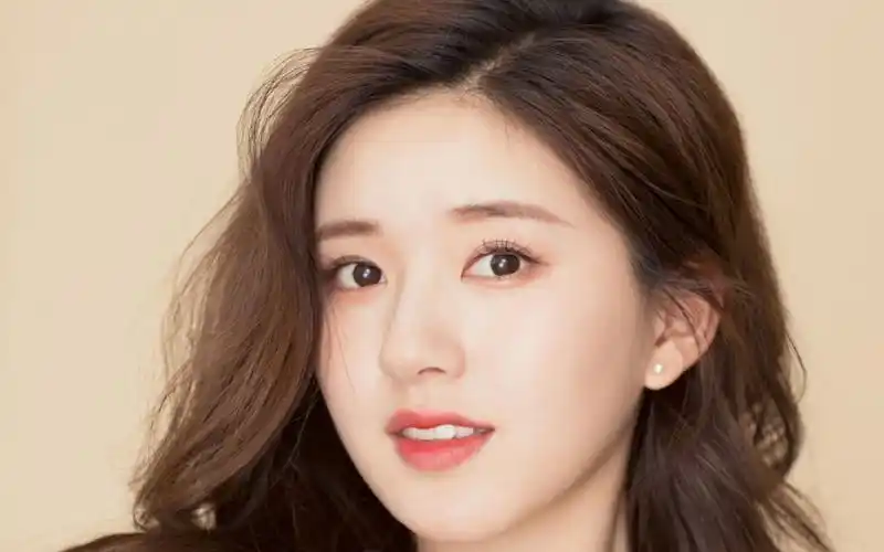 赵露思甜美迷人写真图片桌面壁纸