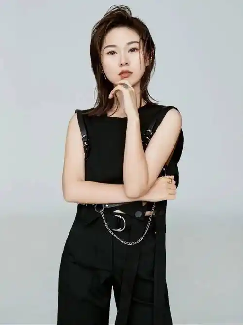 代 表 作阿悠悠,1995年3月2日出生于内蒙古,中国内地女歌手